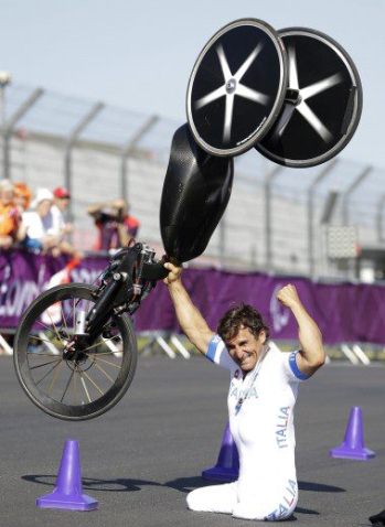 Alex Zanardi_handbike_welovemercuri.jpg