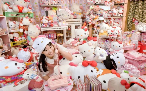 Asako Kanda_hello_kitty_welovemercuri.jpg