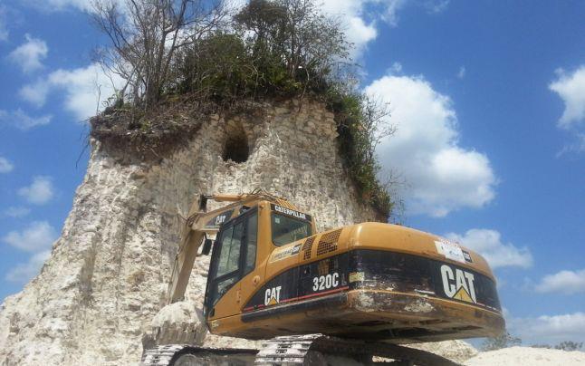 Belize, piramide Maya demolita per errore.jpg