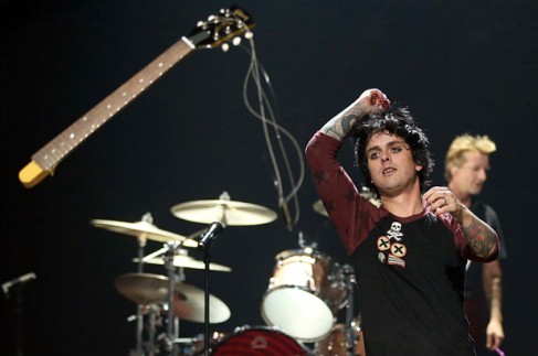 Billie Joe Armstrong_grenn_day_Justin Bieber_motherfuckers_welovemercuri.jpg