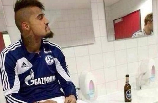 Boateng fuma e beve birra.jpg