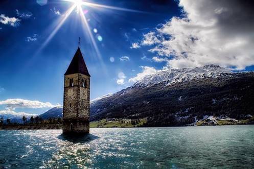 Campanile nel Lago di Resia.jpg