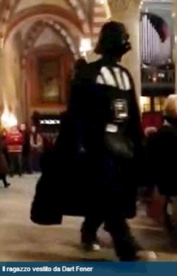 Darth Vader_messa di Natale_welovemercuri.jpg