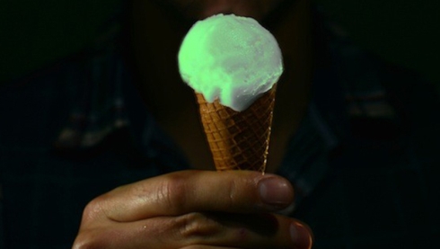 Il gelato fluorescente.jpg