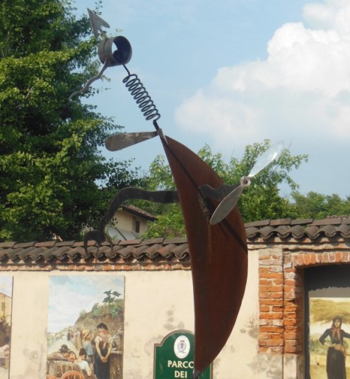 Il monumento alla zanzara a Pavia.jpg