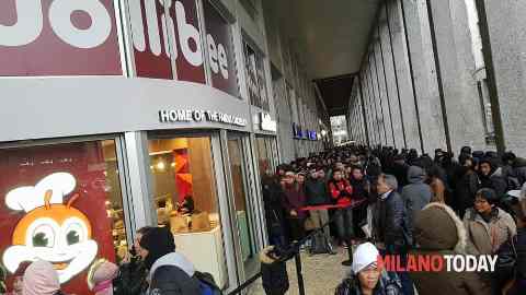 Inaugurazione Jollibee_Milano_welovemercuri.jpg