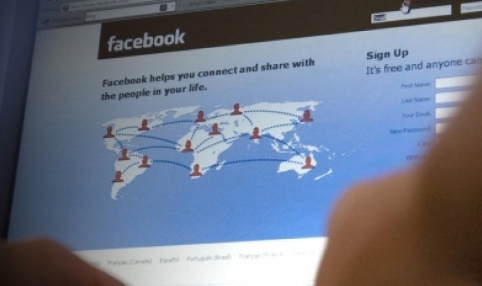 Indiamadre le vieta Facebook si uccide.jpg