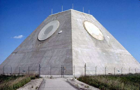 La piramide Nekoma in Dakota_welovemercuri.jpg