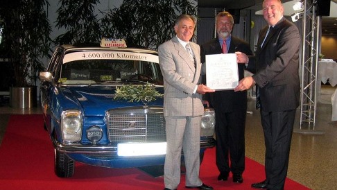 Mercedes 240D W114 di Gregorios Sachinidis_wlovemercuri.jpg