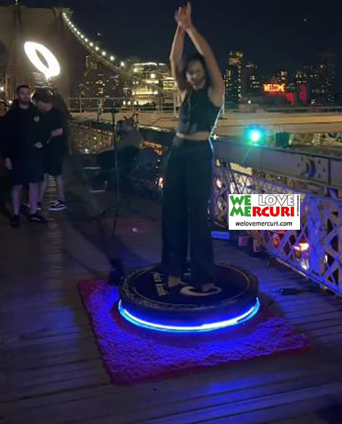 Selfie_photo_booth_ring_light_rotating_360_welovemercuri.jpg