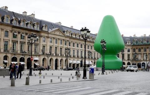 Sex-toy a Place Vendome.jpg