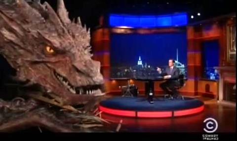 Stephen Colbert intervista Smaug.jpg