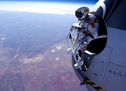 felix-baumgartner-red-bull-stratos_welovemercuri.jpg