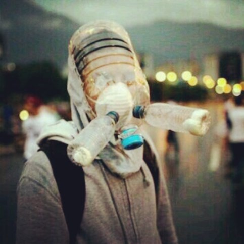 maschera antigas fatta in casa in Venezuela.jpg
