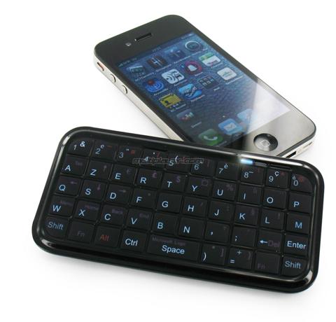 mini-tastiera-bluetooth-per-iphone_welovemercuri.jpg