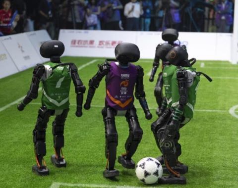 perchino_robot_soccer_welovemercuri.jpg