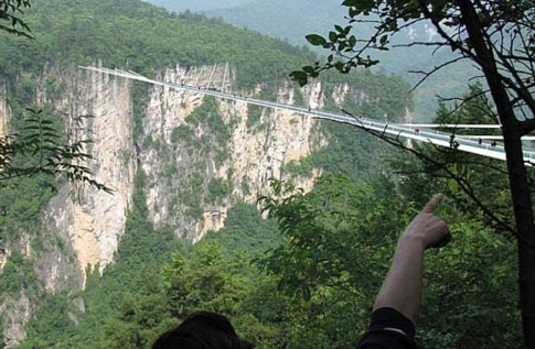 ponte_vetro_Parco_i Zhangjiajie_Cina.jpg